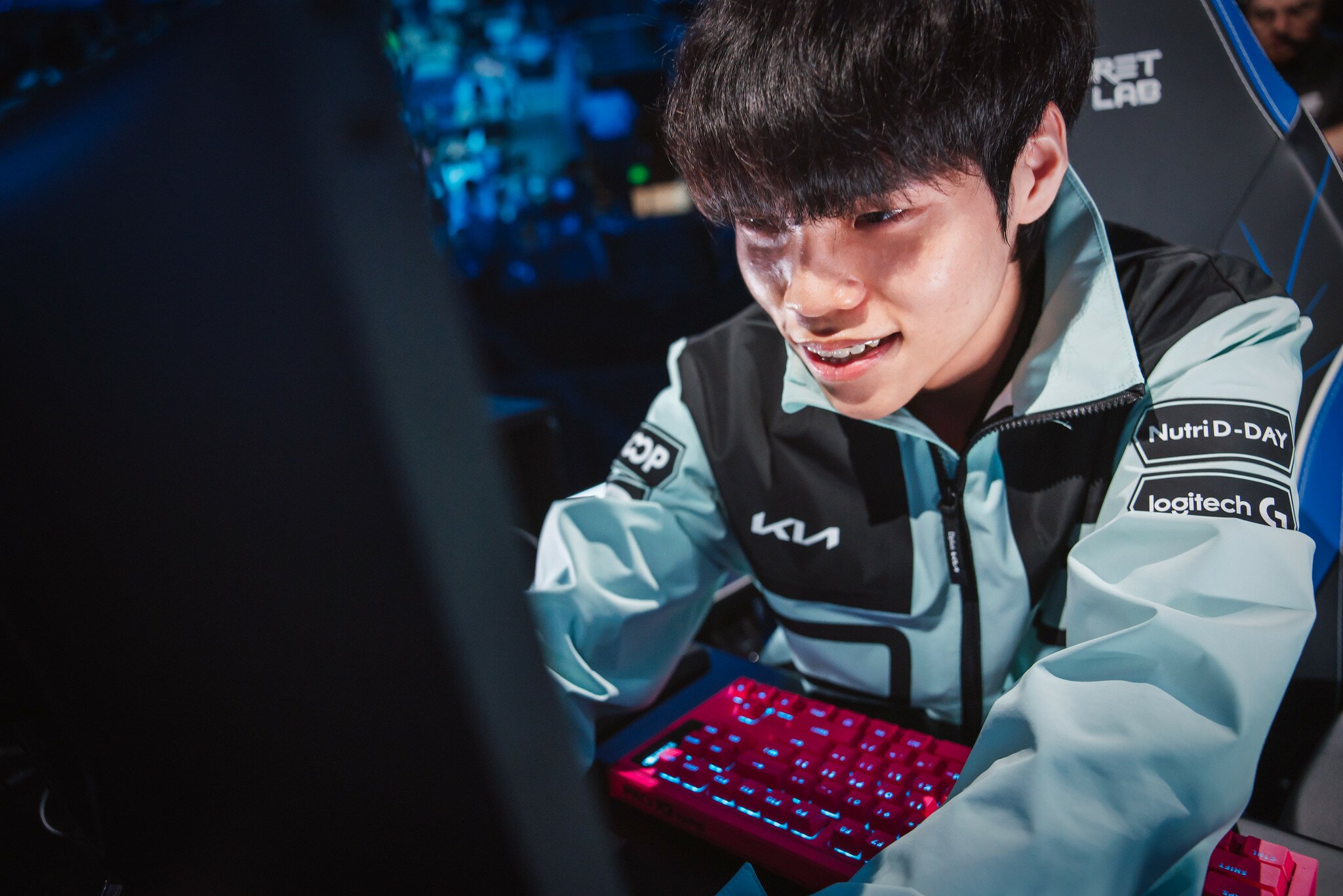 버터기 끝에 장로 한방! DK, T1 잡았다...'2승 0패'